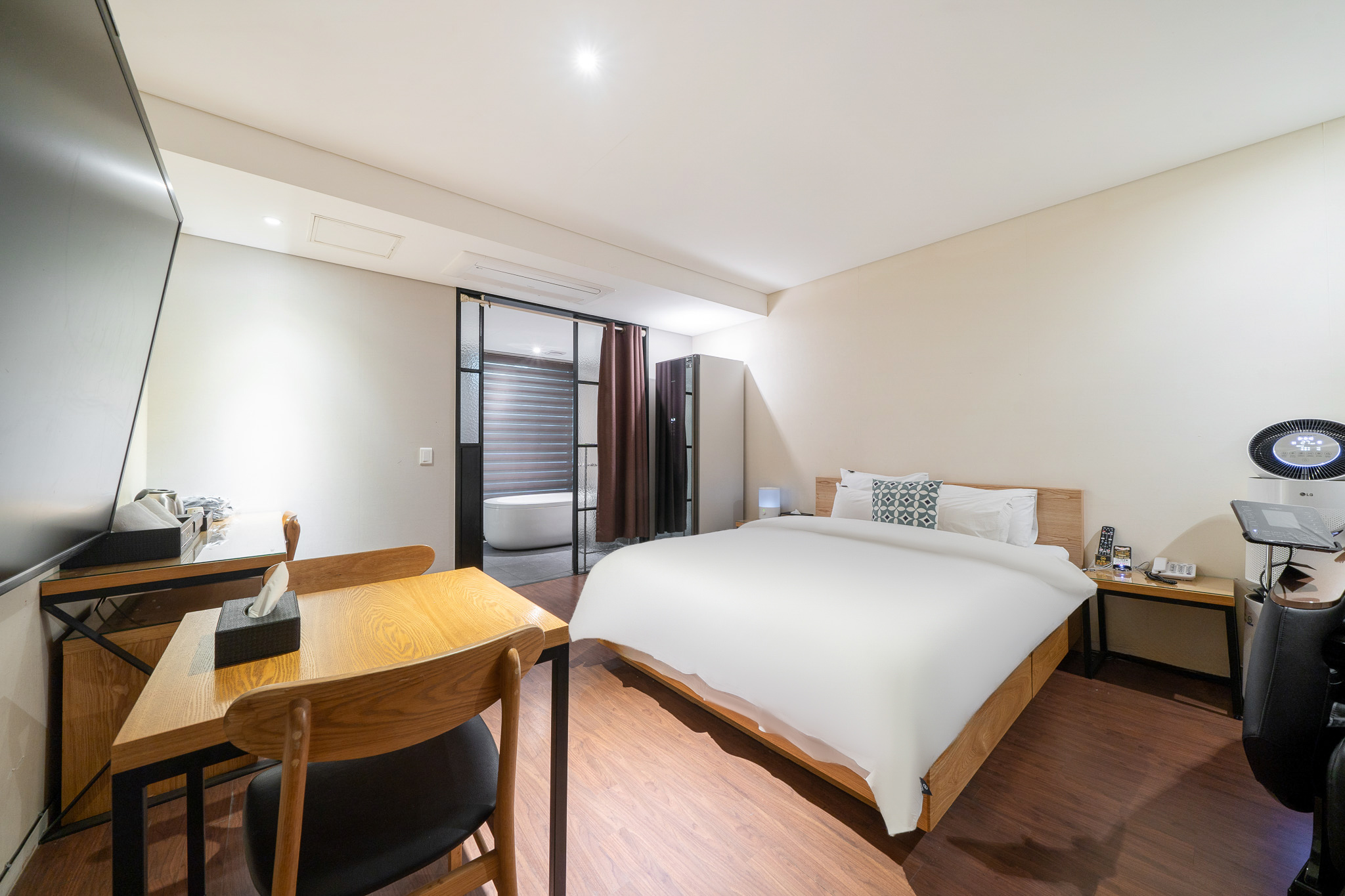 room detail thumbnail 0