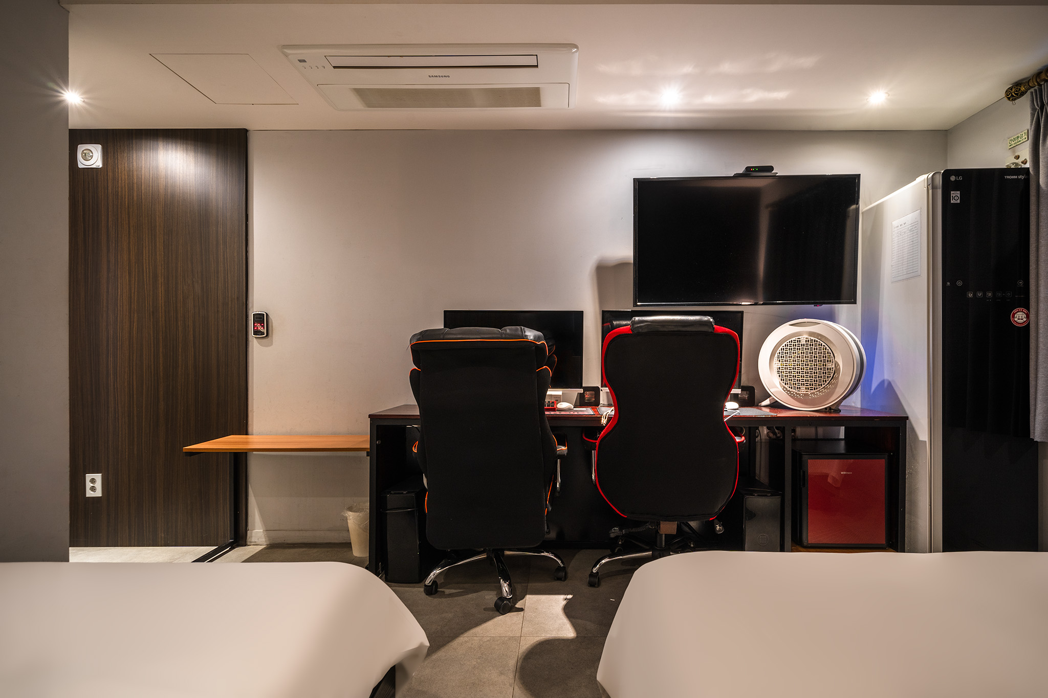 room detail thumbnail 1