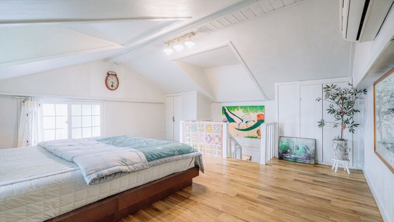 room detail thumbnail 2