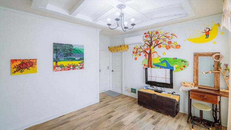 room detail thumbnail 1