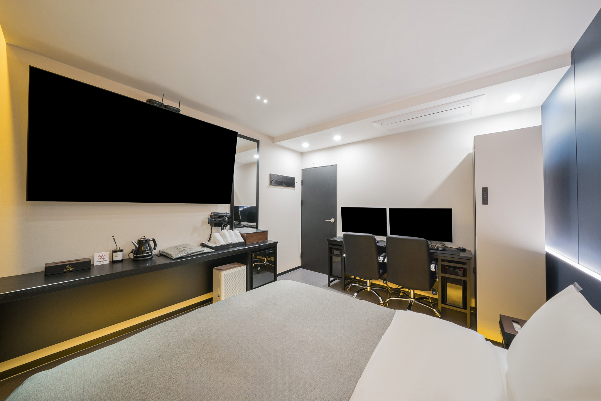 room detail thumbnail 2