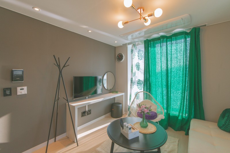 room detail thumbnail 2