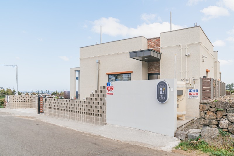 https://yaimg.yanolja.com/v5/2025/01/18/01/678b040d69f295.21143068.jpg