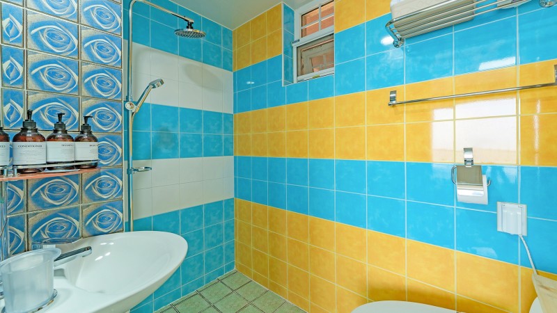 room detail thumbnail 2