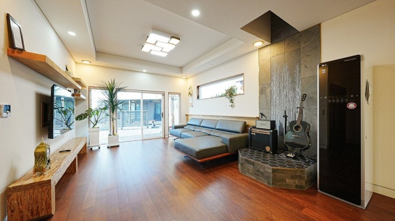 room detail thumbnail 1