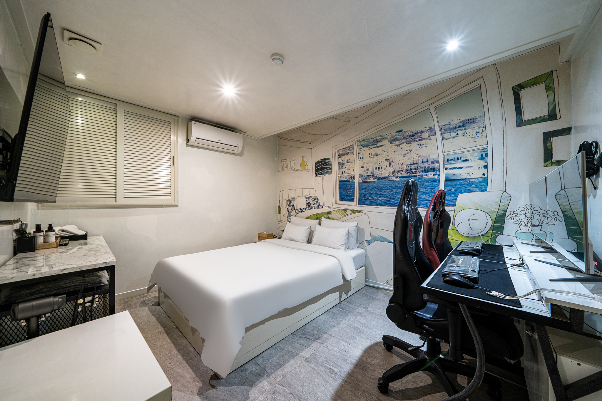 room detail thumbnail 2