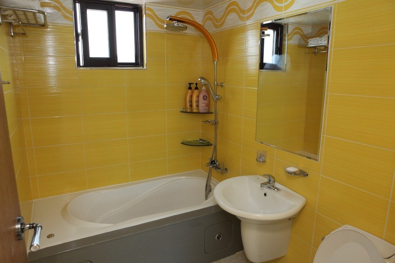 room detail thumbnail 2