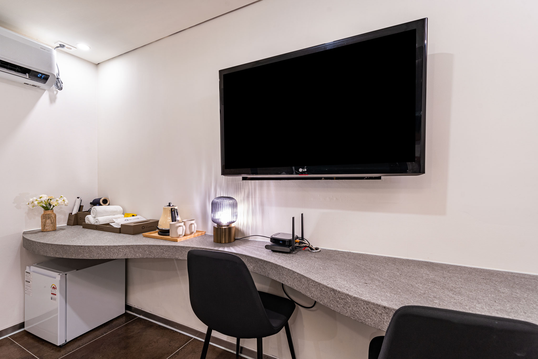 room detail thumbnail 2