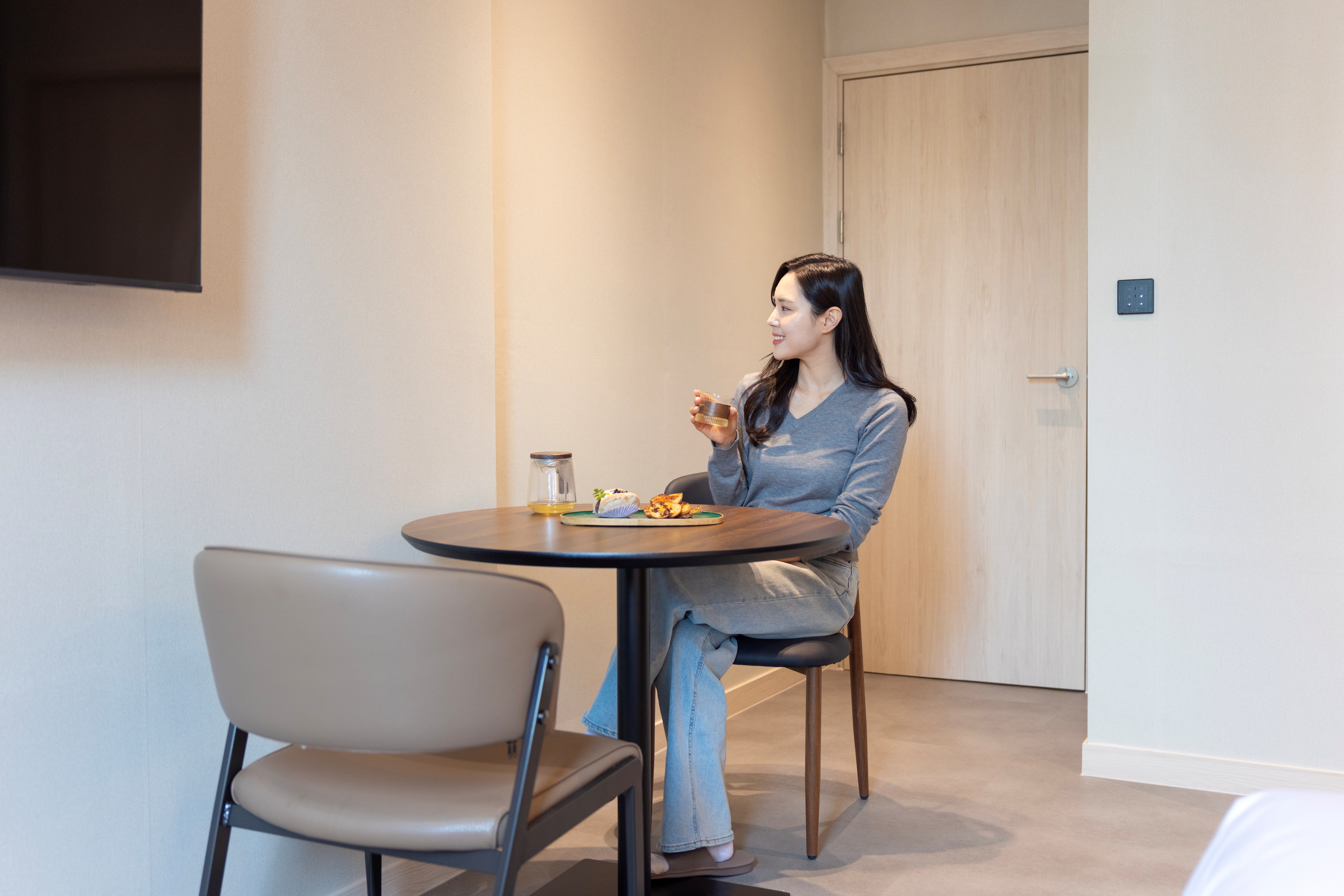 room detail thumbnail 1