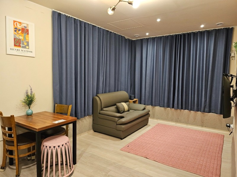 room detail thumbnail 1