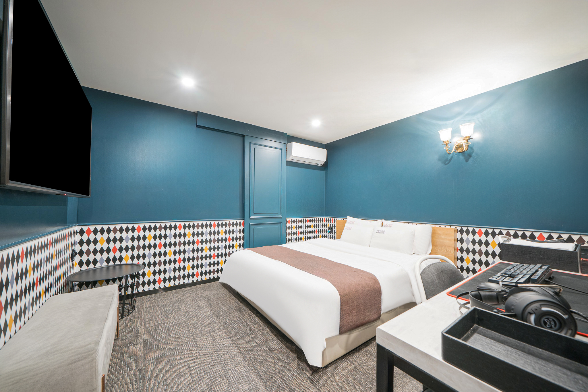 room detail thumbnail 2