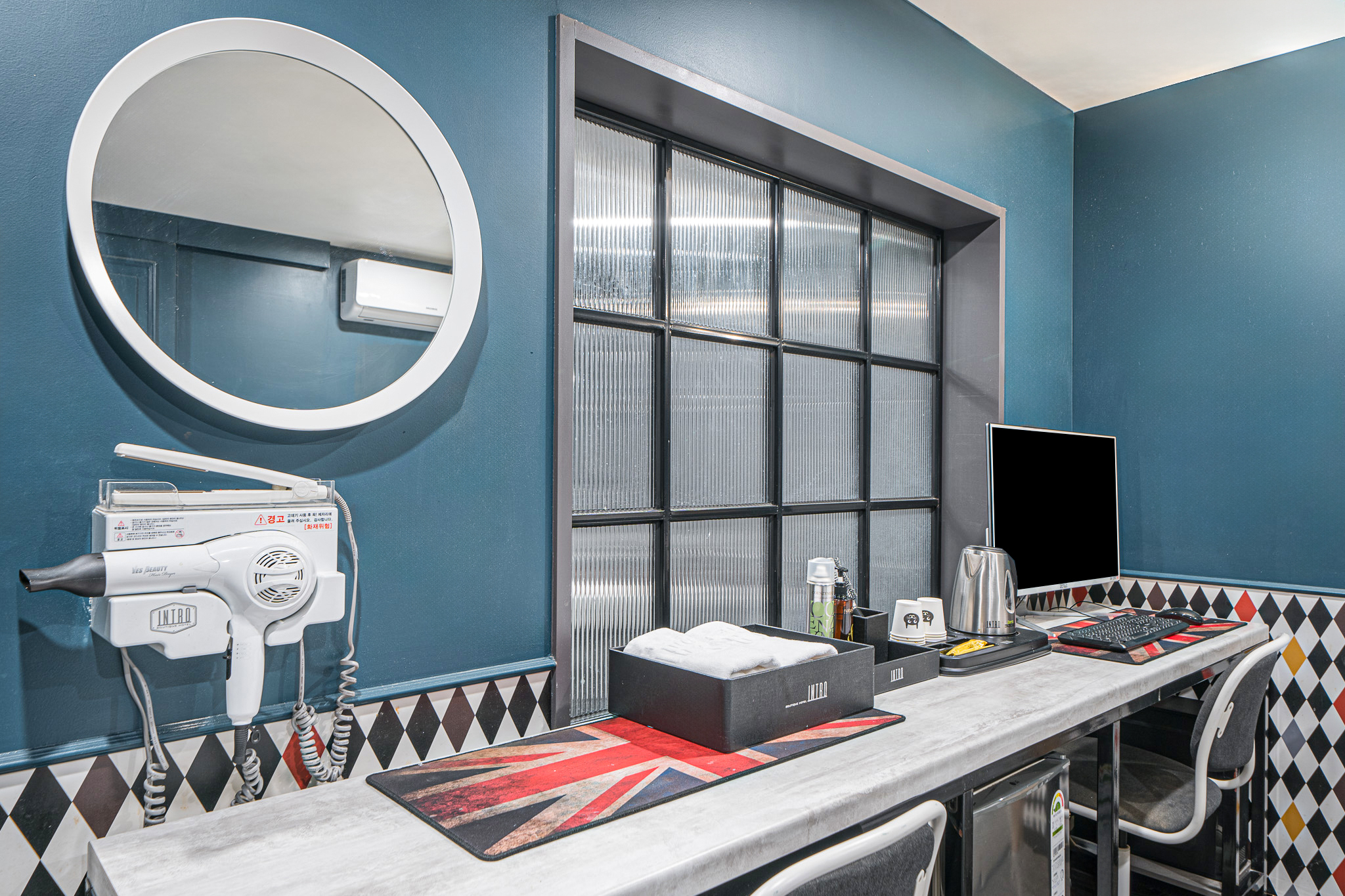 room detail thumbnail 2