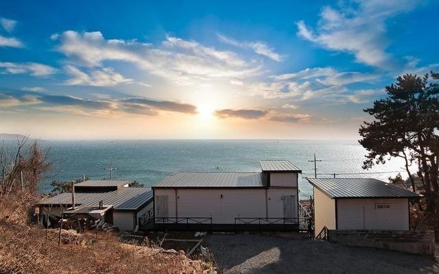 남해 뤼미에르펜션