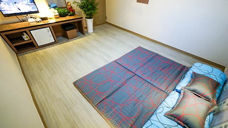 room detail thumbnail 1