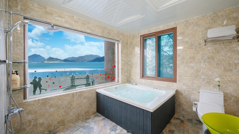 room detail thumbnail 2