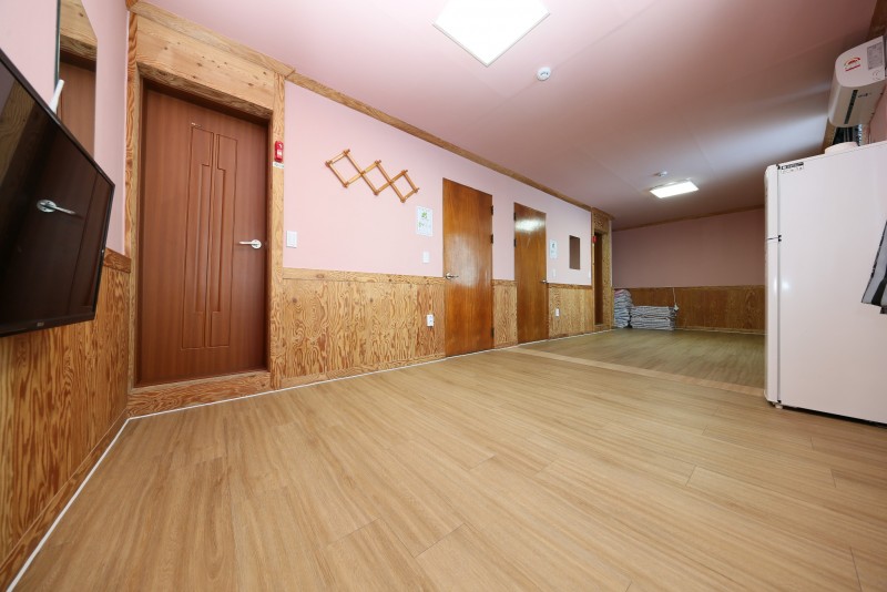 https://yaimg.yanolja.com/v5/2025/01/27/02/6796f1142739e4.15674468.JPG
