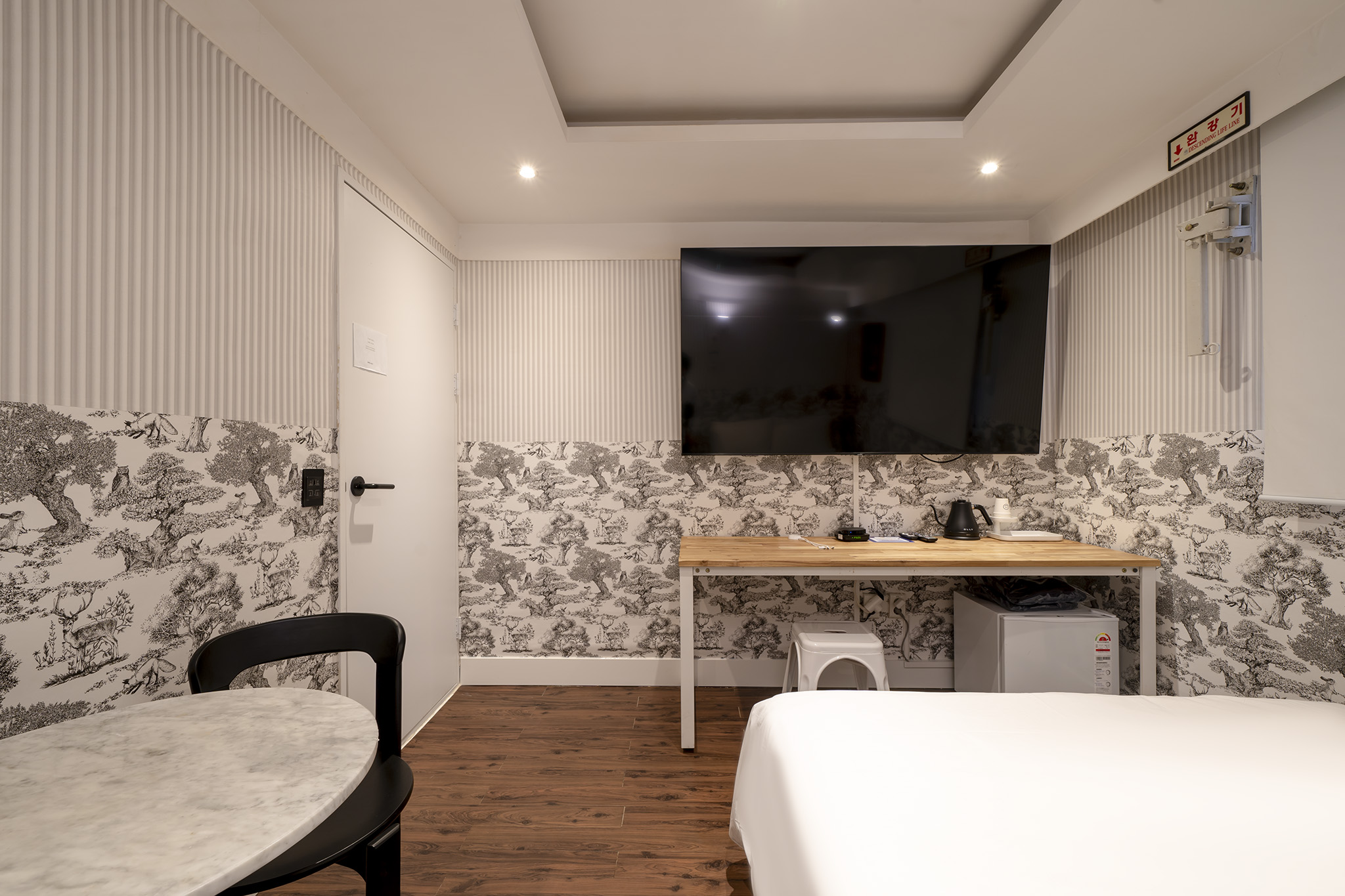 room detail thumbnail 2