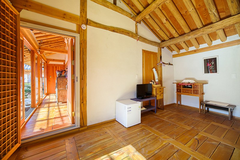 https://yaimg.yanolja.com/v5/2025/02/01/01/679d7cdf576289.33309545.jpg