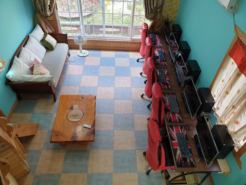 room detail thumbnail 2
