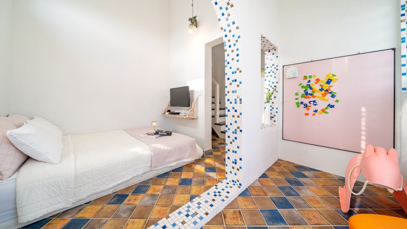 room detail thumbnail 1