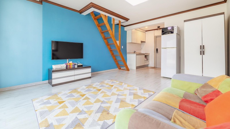 room detail thumbnail 2