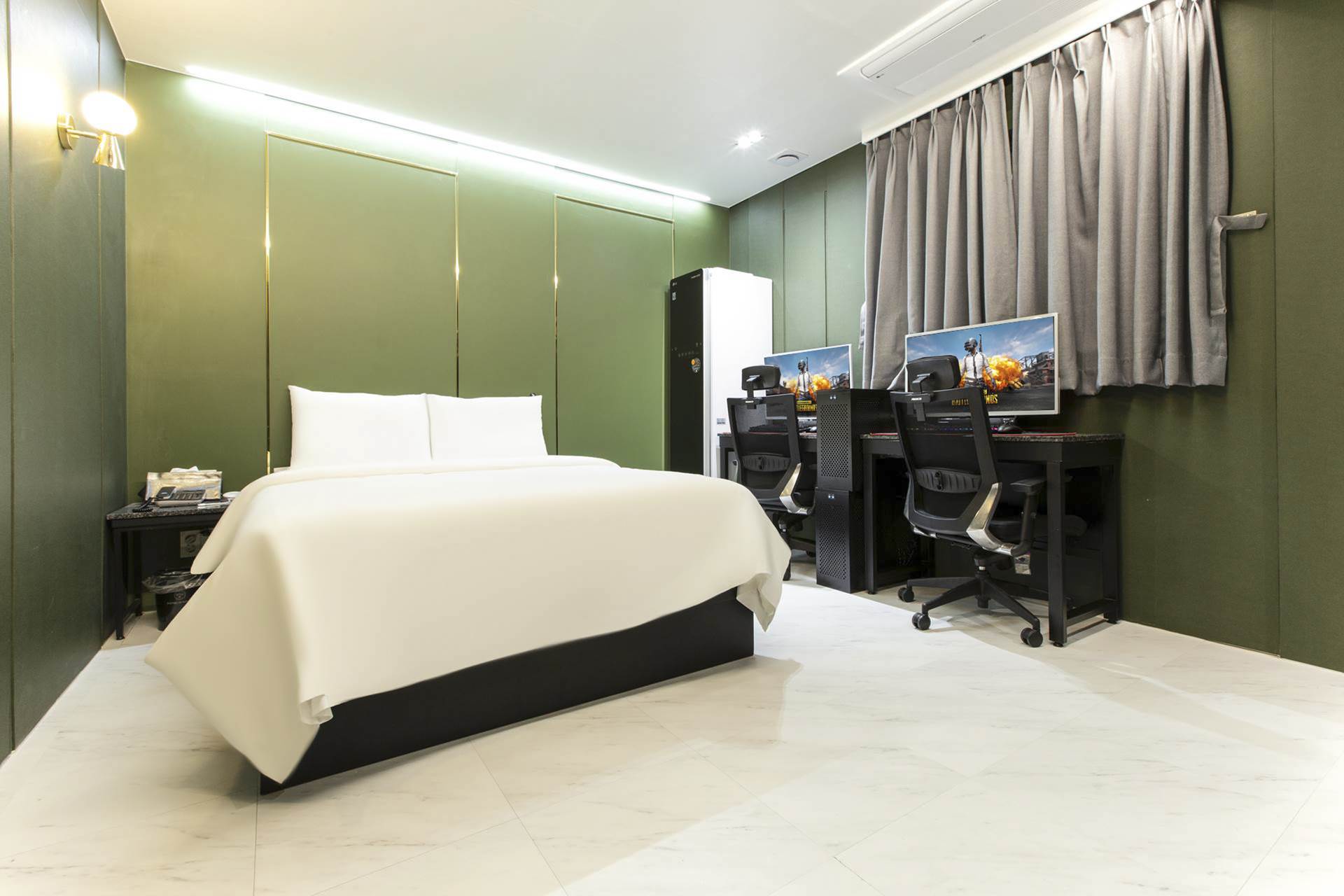 room detail thumbnail 2