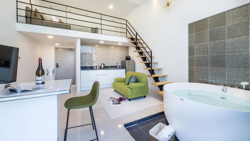 room detail thumbnail 1