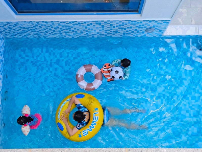 room detail thumbnail 2