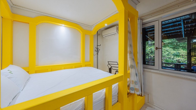 room detail thumbnail 2