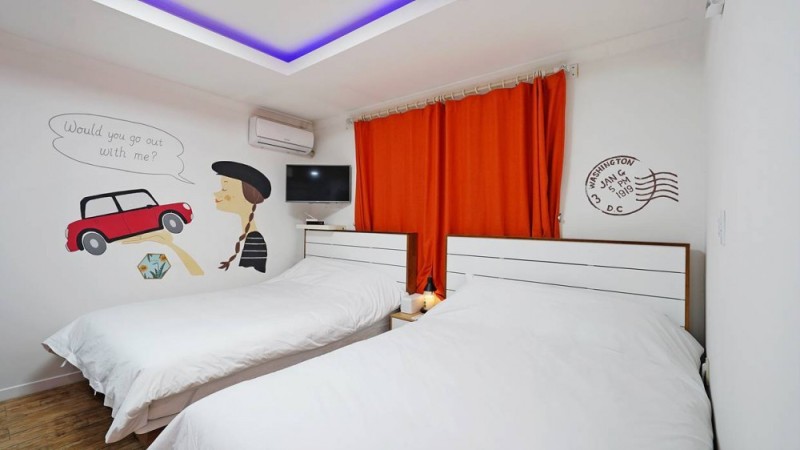 room detail thumbnail 1