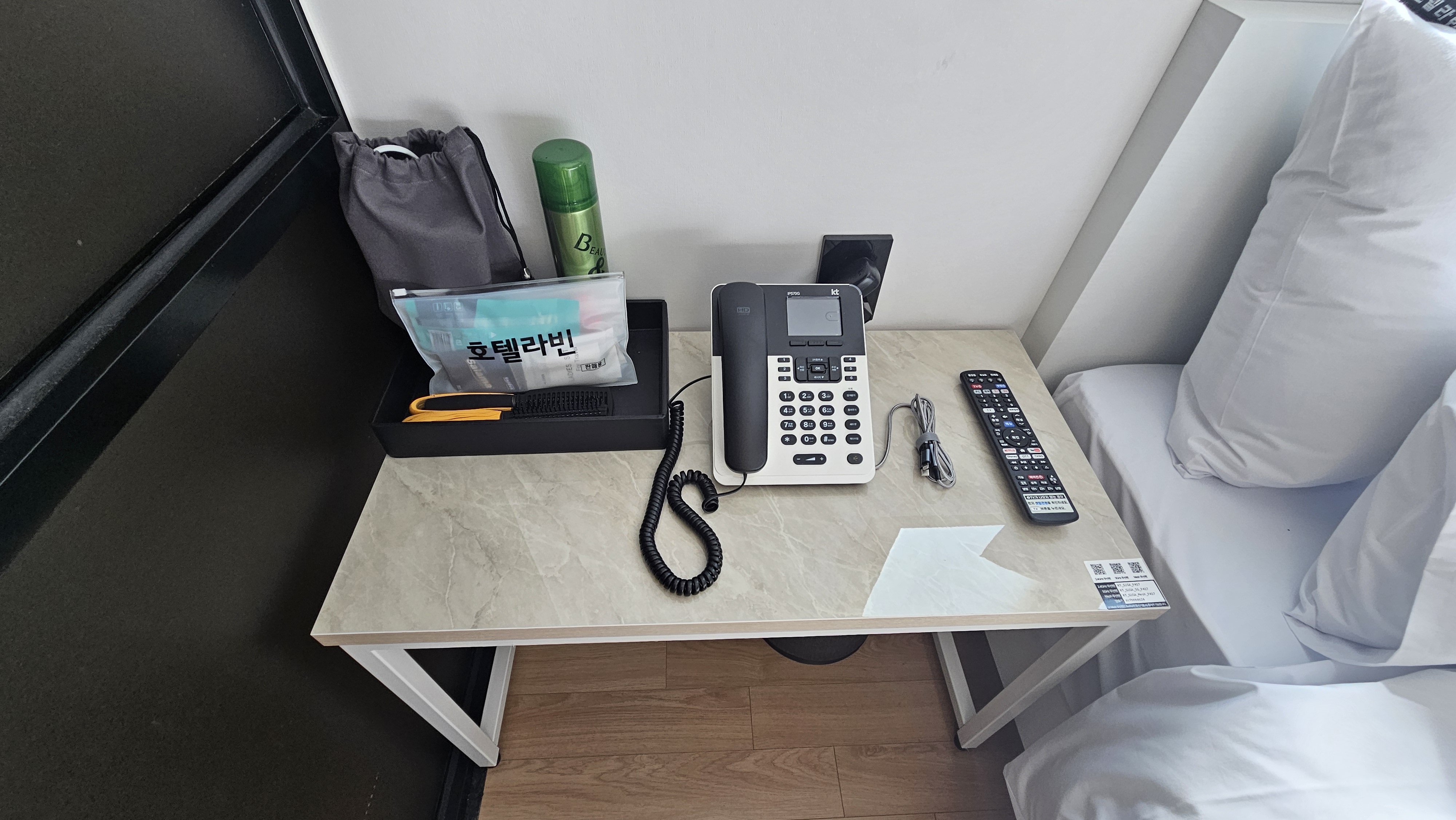 room detail thumbnail 2