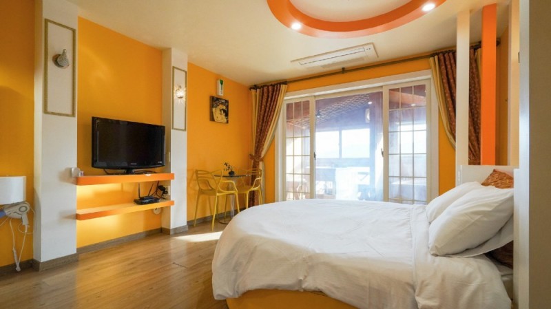 room detail thumbnail 2