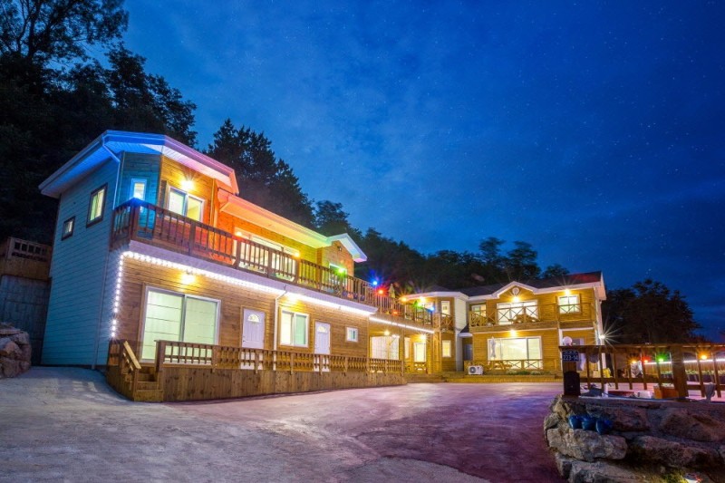 영덕 늘푸른펜션 외관