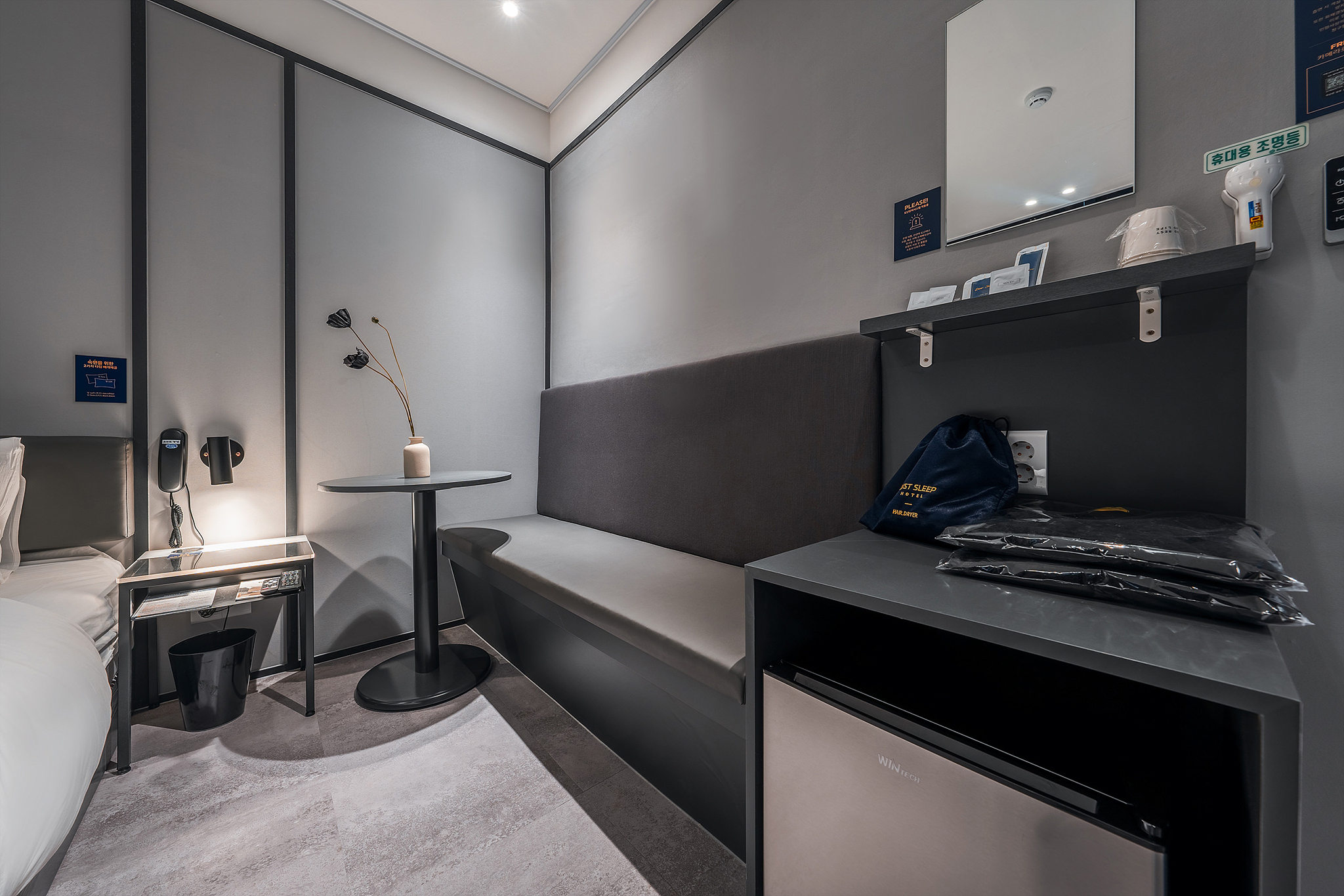 room detail thumbnail 2