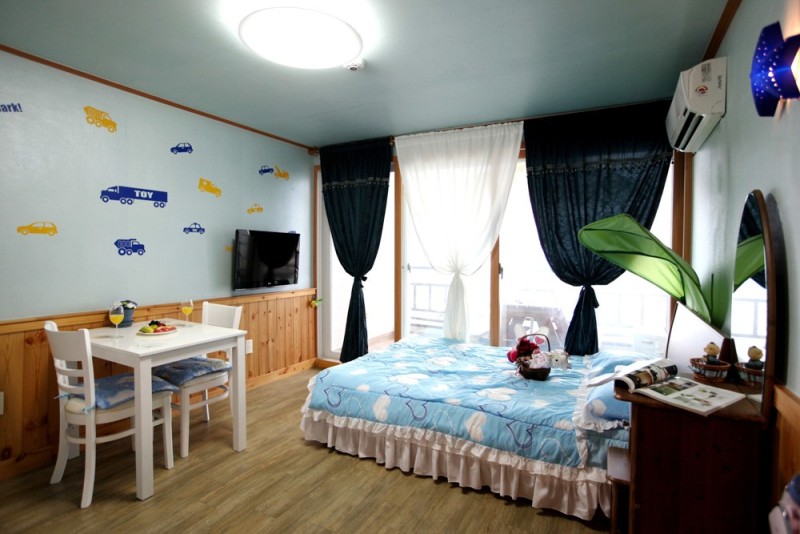 room detail thumbnail 0