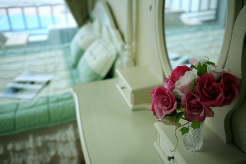 room detail thumbnail 2