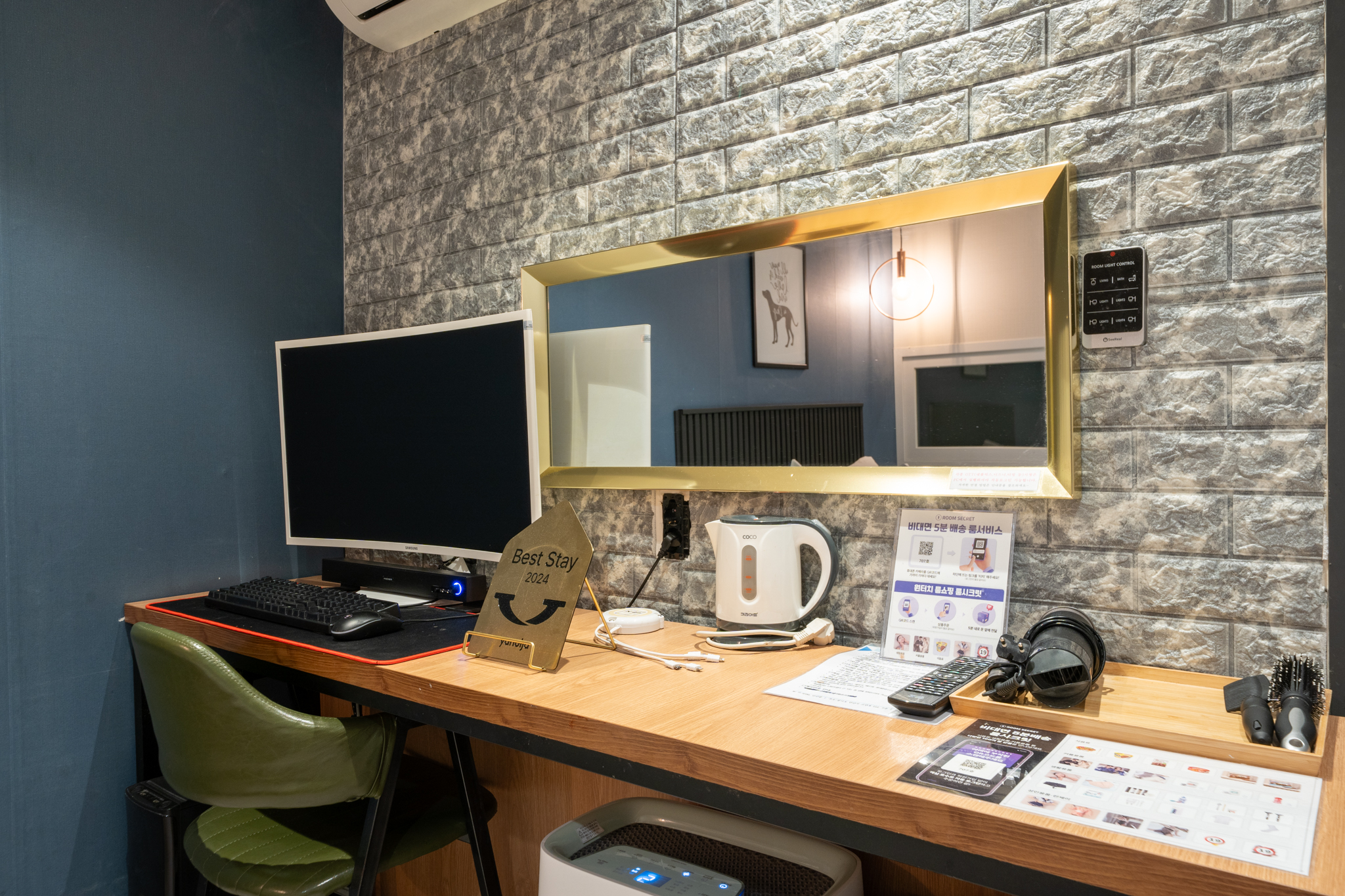 room detail thumbnail 2