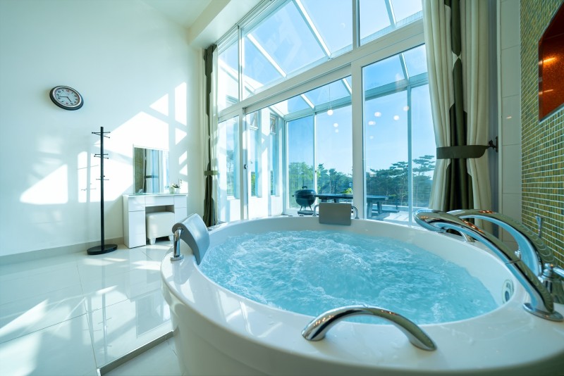 room detail thumbnail 2