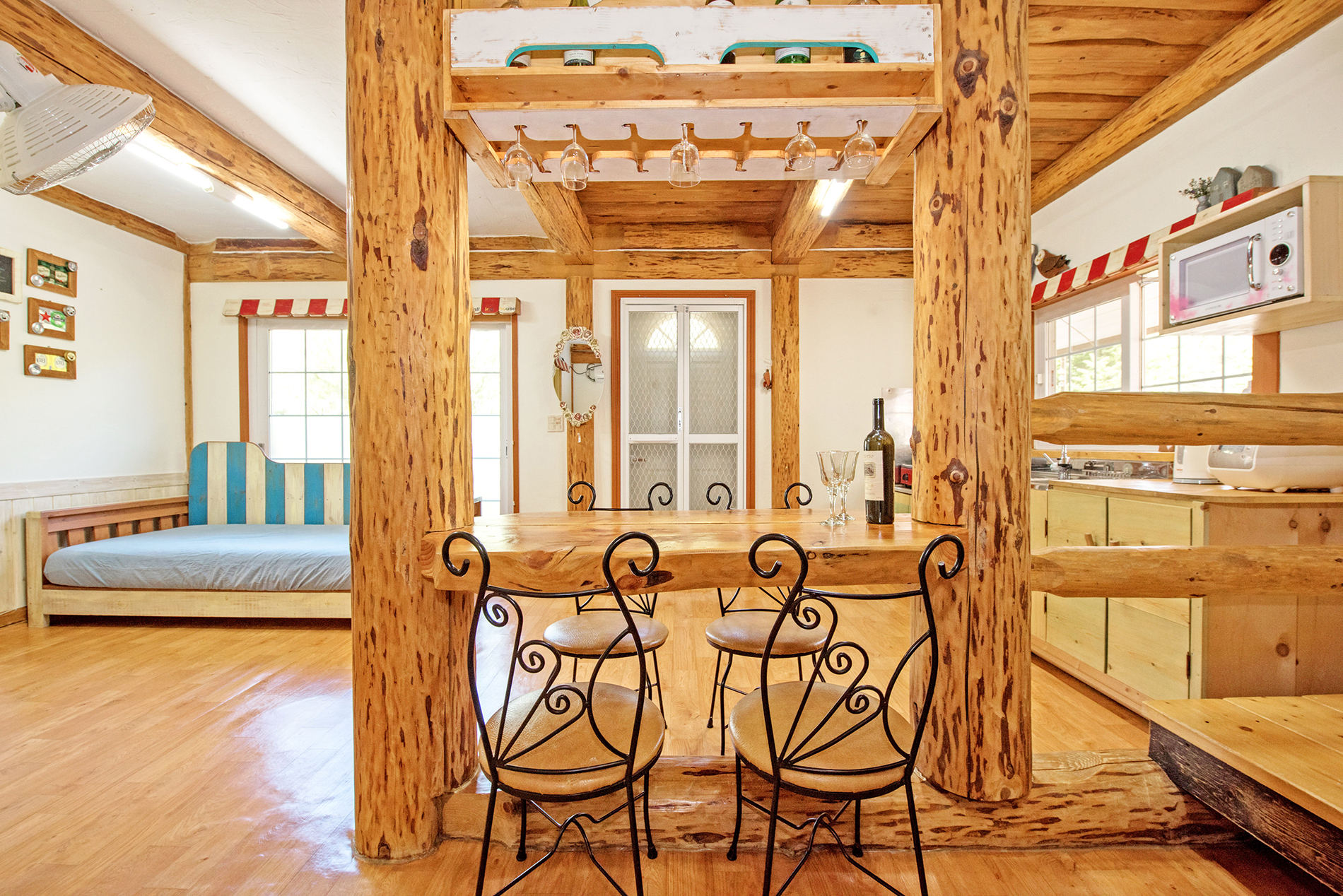 room detail thumbnail 2