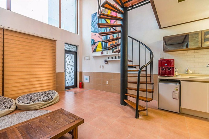 room detail thumbnail 2