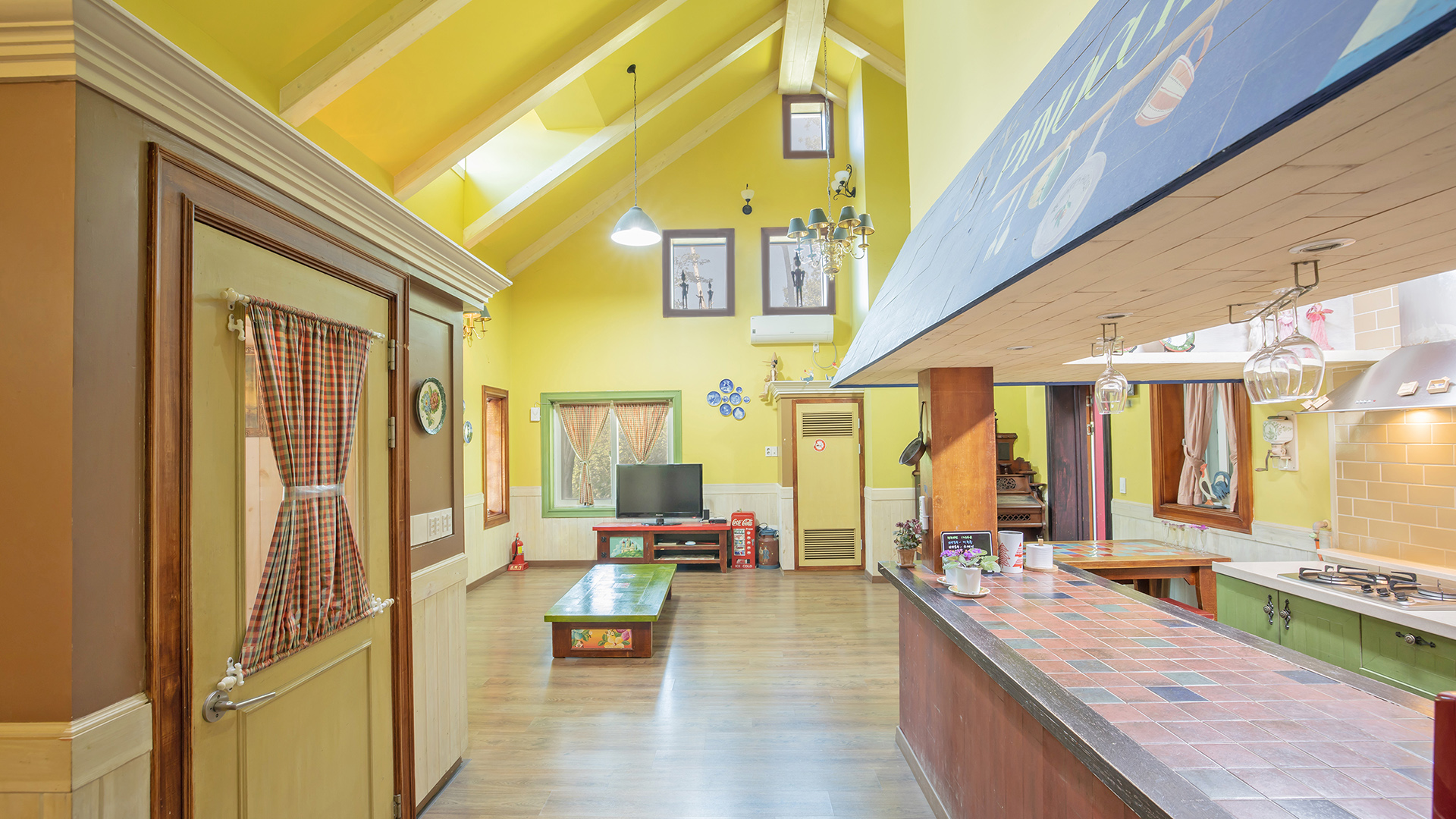 room detail thumbnail 2
