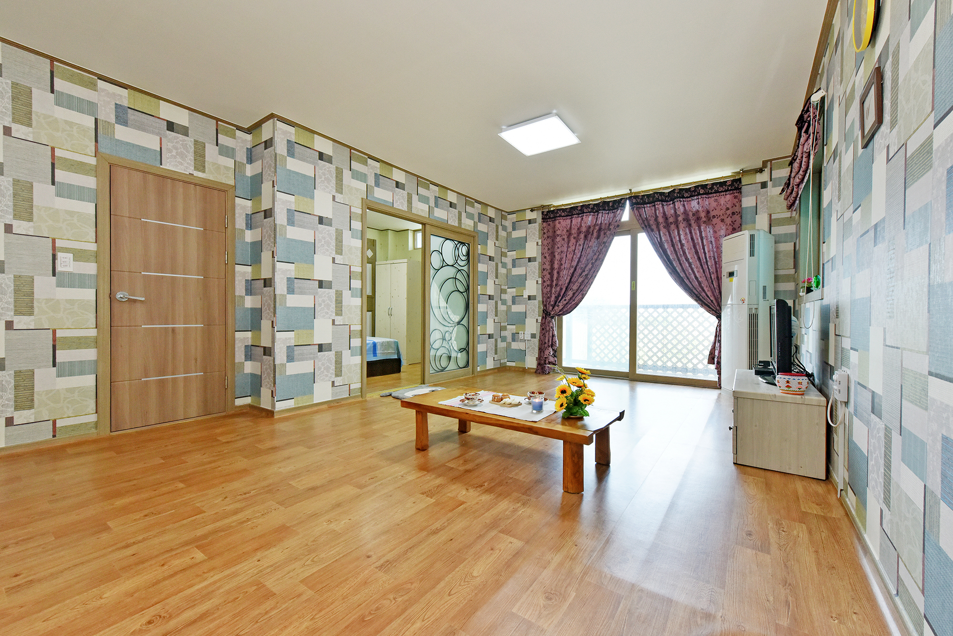 room detail thumbnail 1