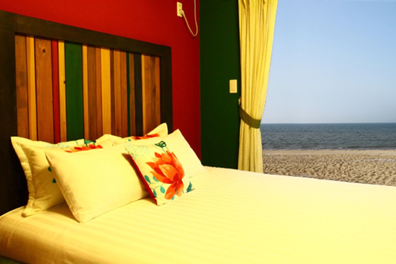 room detail thumbnail 2