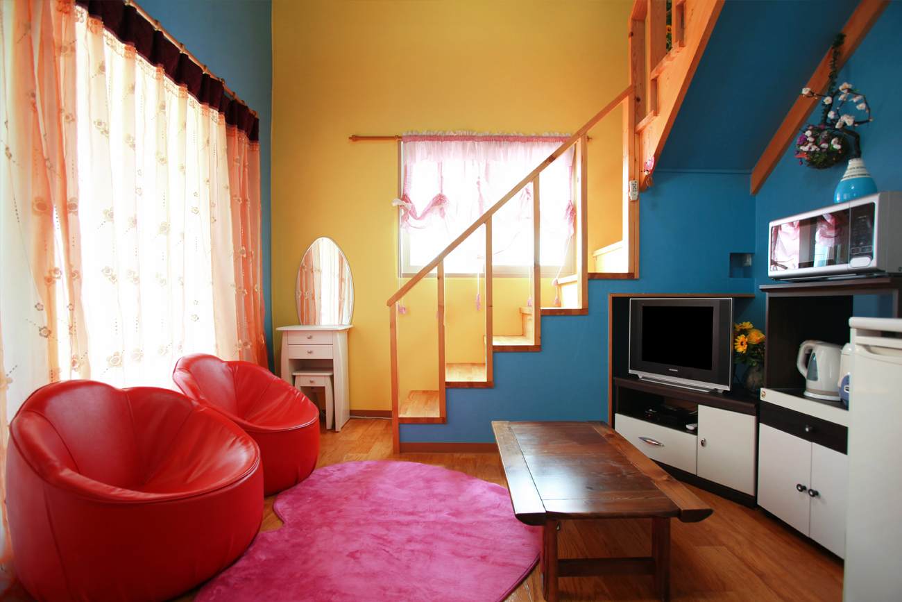 room detail thumbnail 1