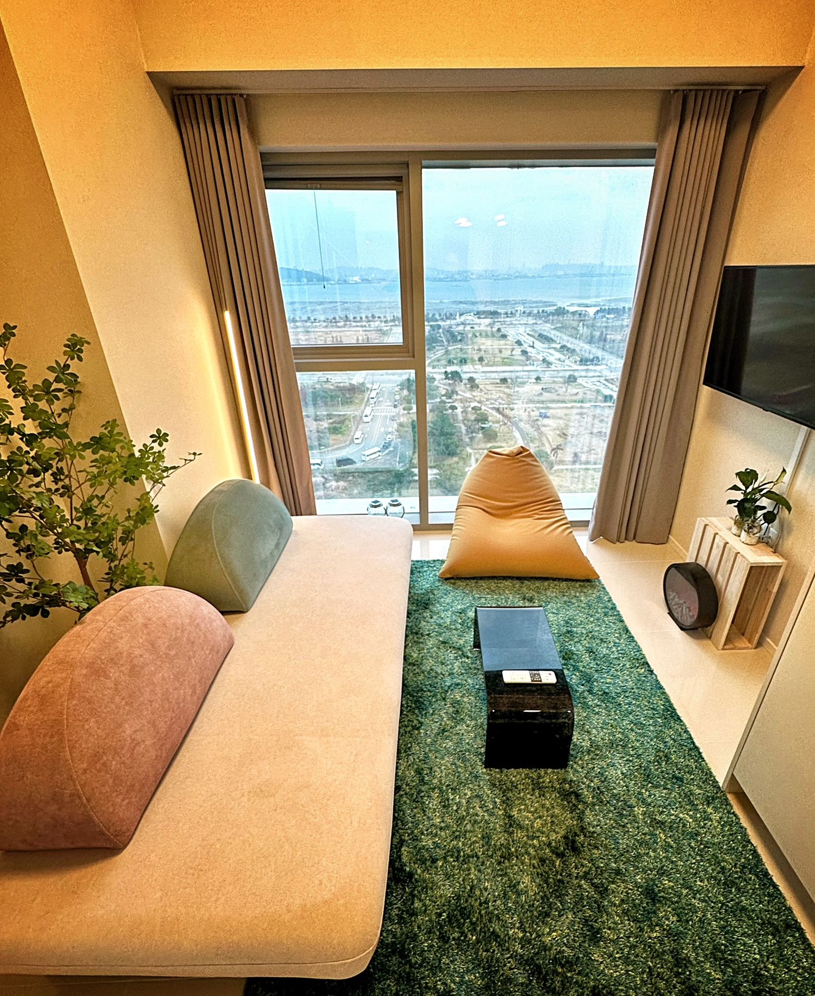 room detail thumbnail 1