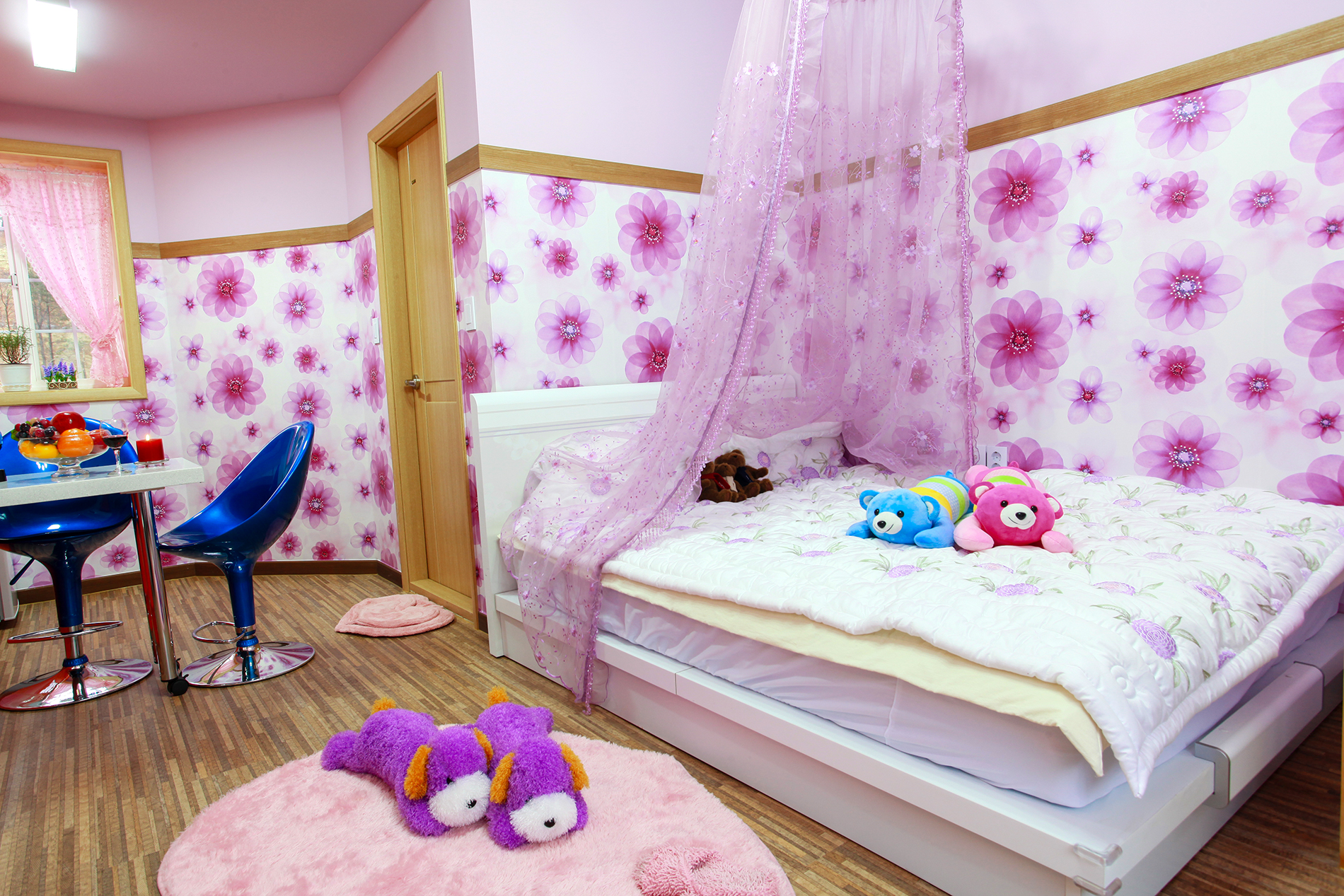 room detail thumbnail 1