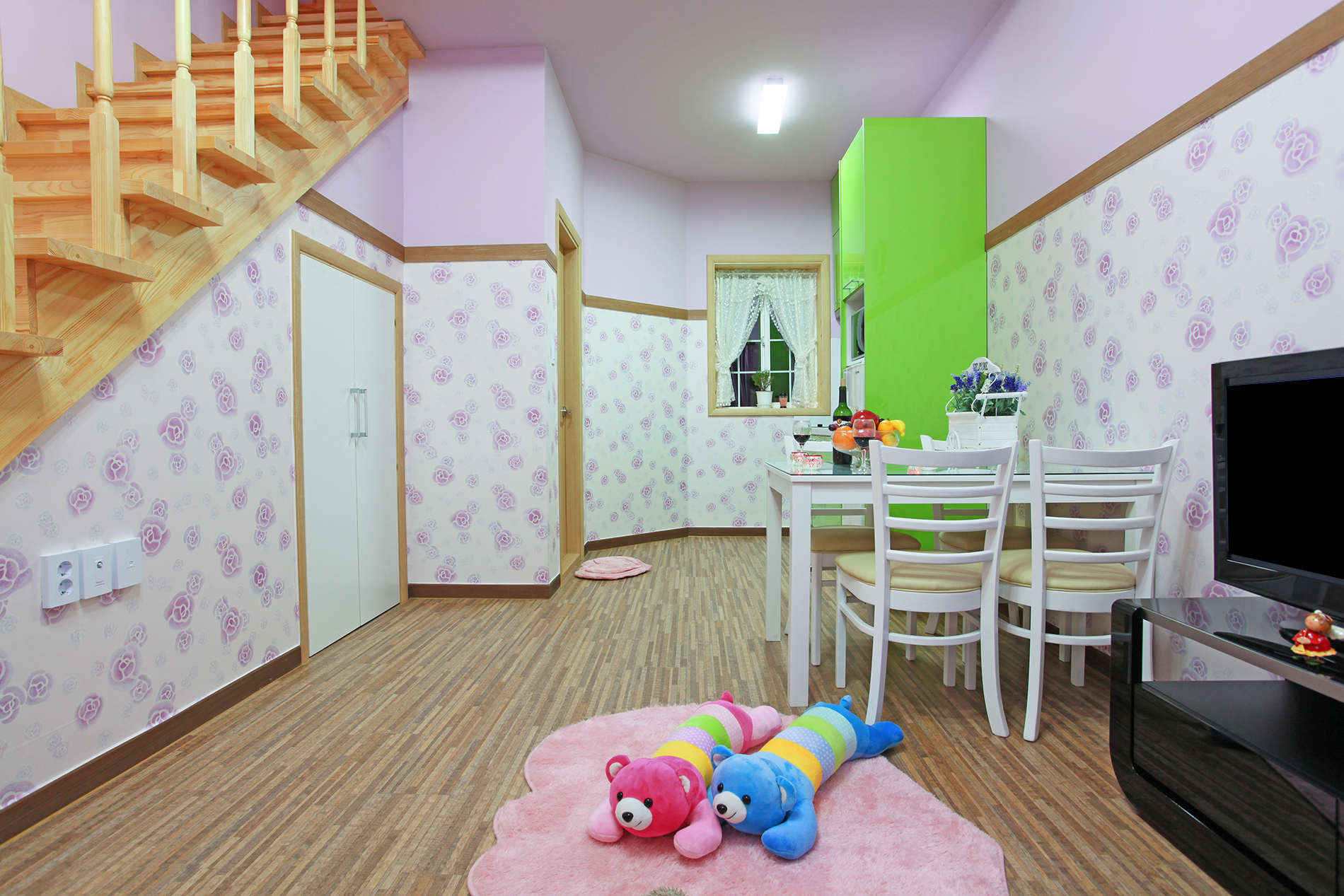 room detail thumbnail 2