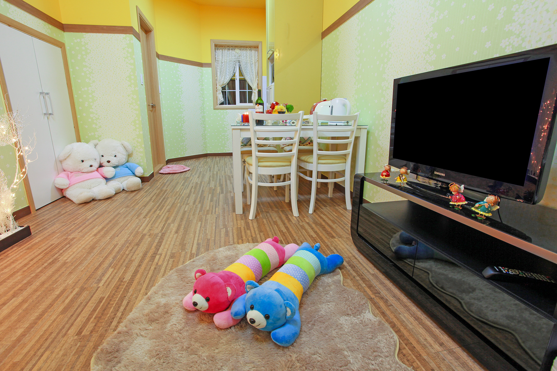 room detail thumbnail 1