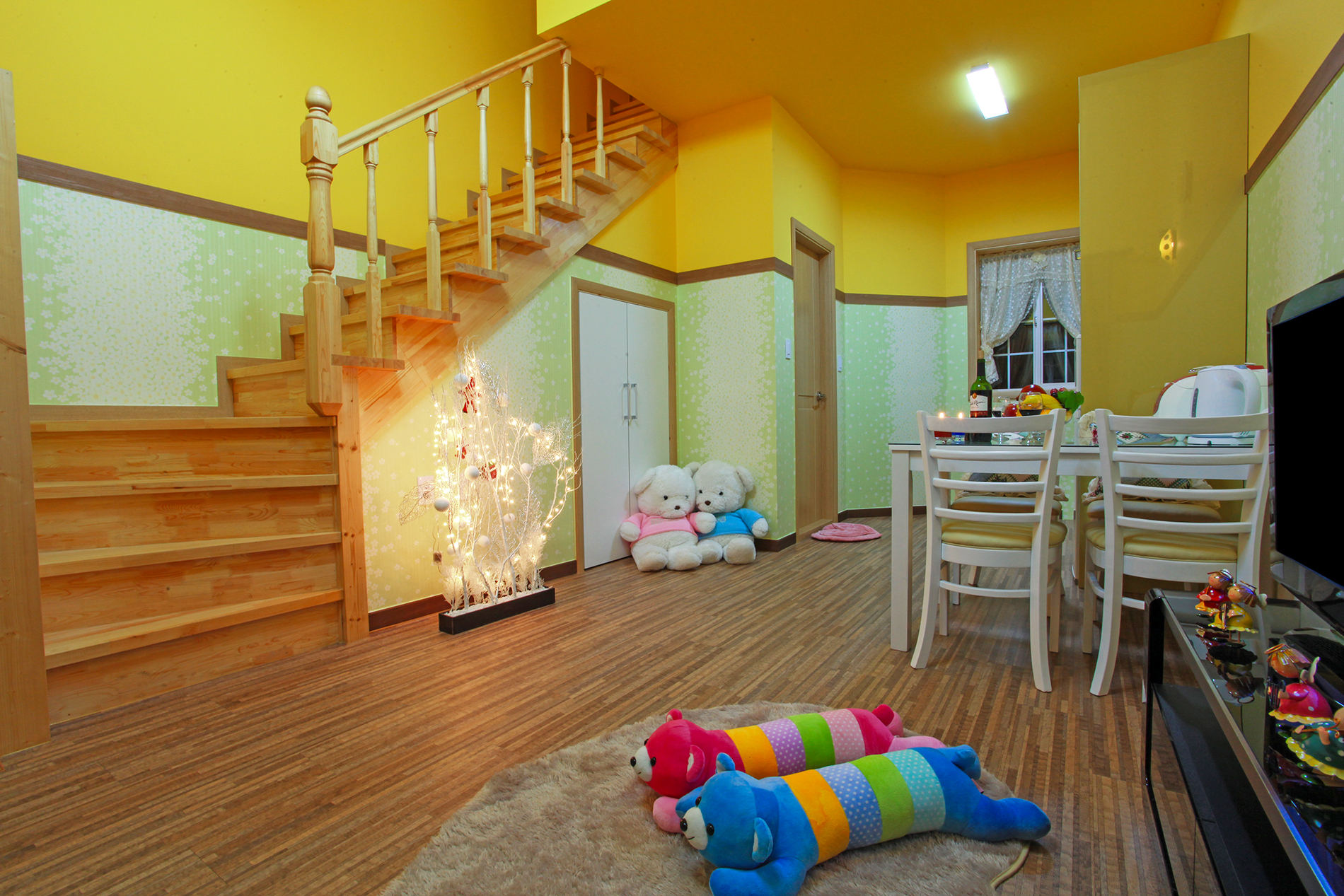 room detail thumbnail 2