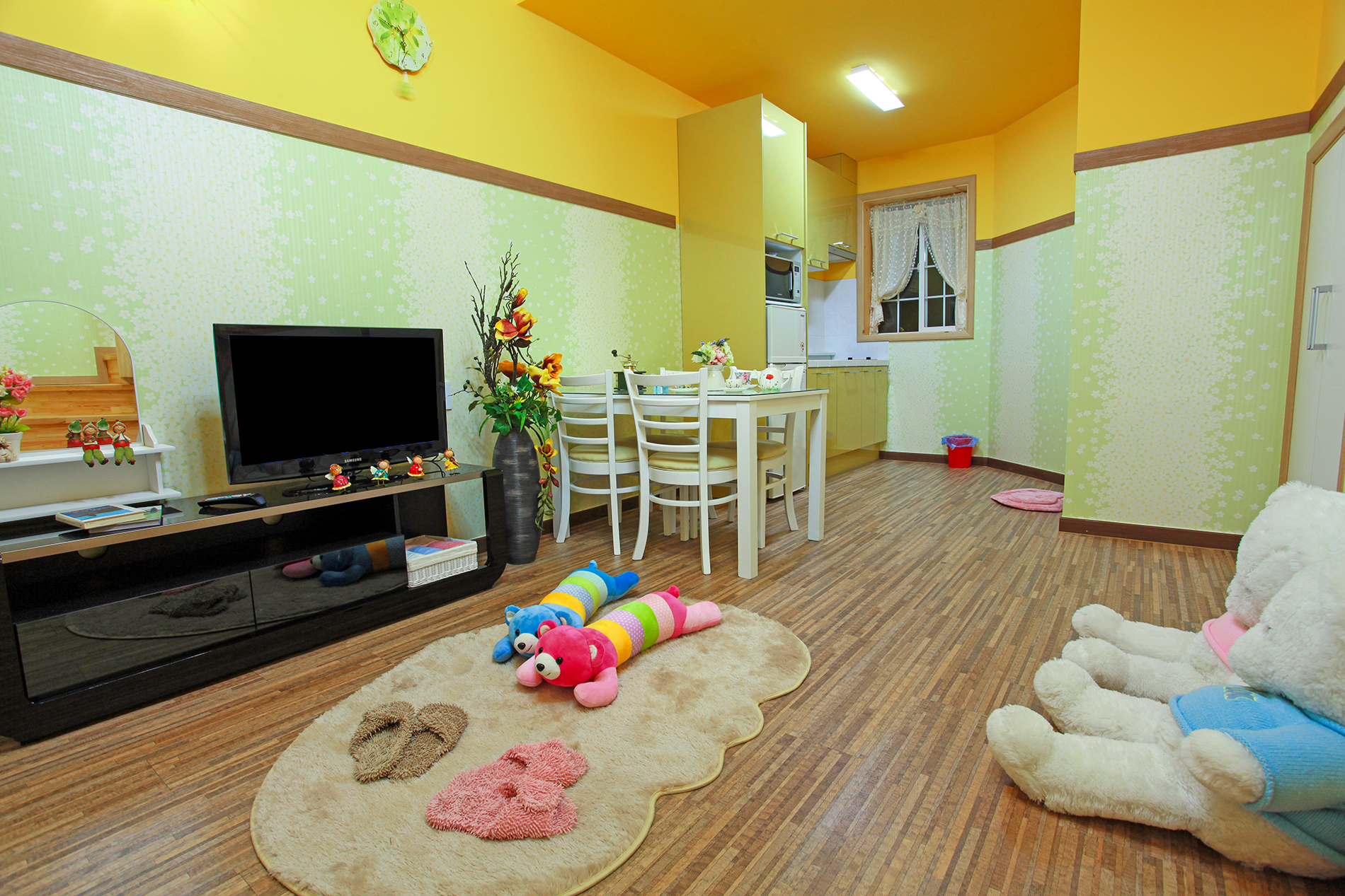 room detail thumbnail 0